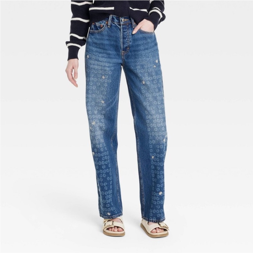 Universal Thread Women’s Mid-Rise Embroidered Daisy Baggy Jeans